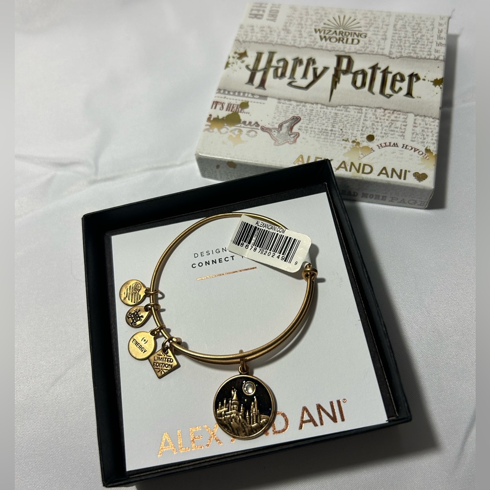Harry Potter Hogwarts Castle Charm Bangle